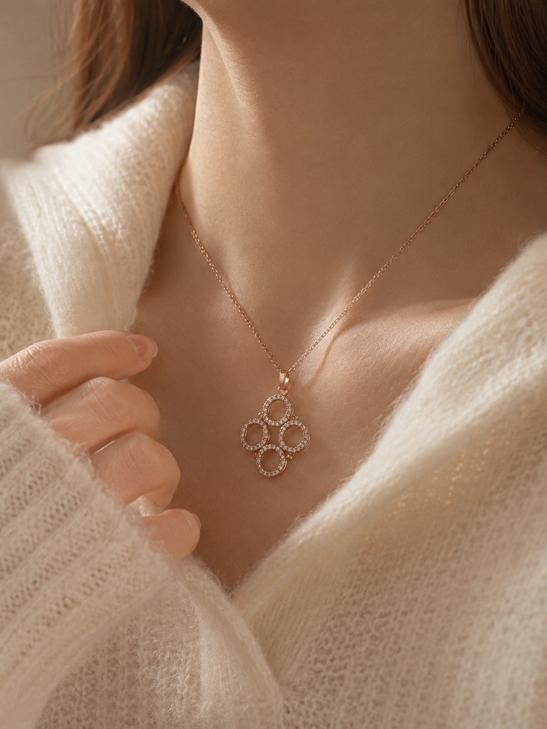 Orbit Luxe Magnetic Necklace