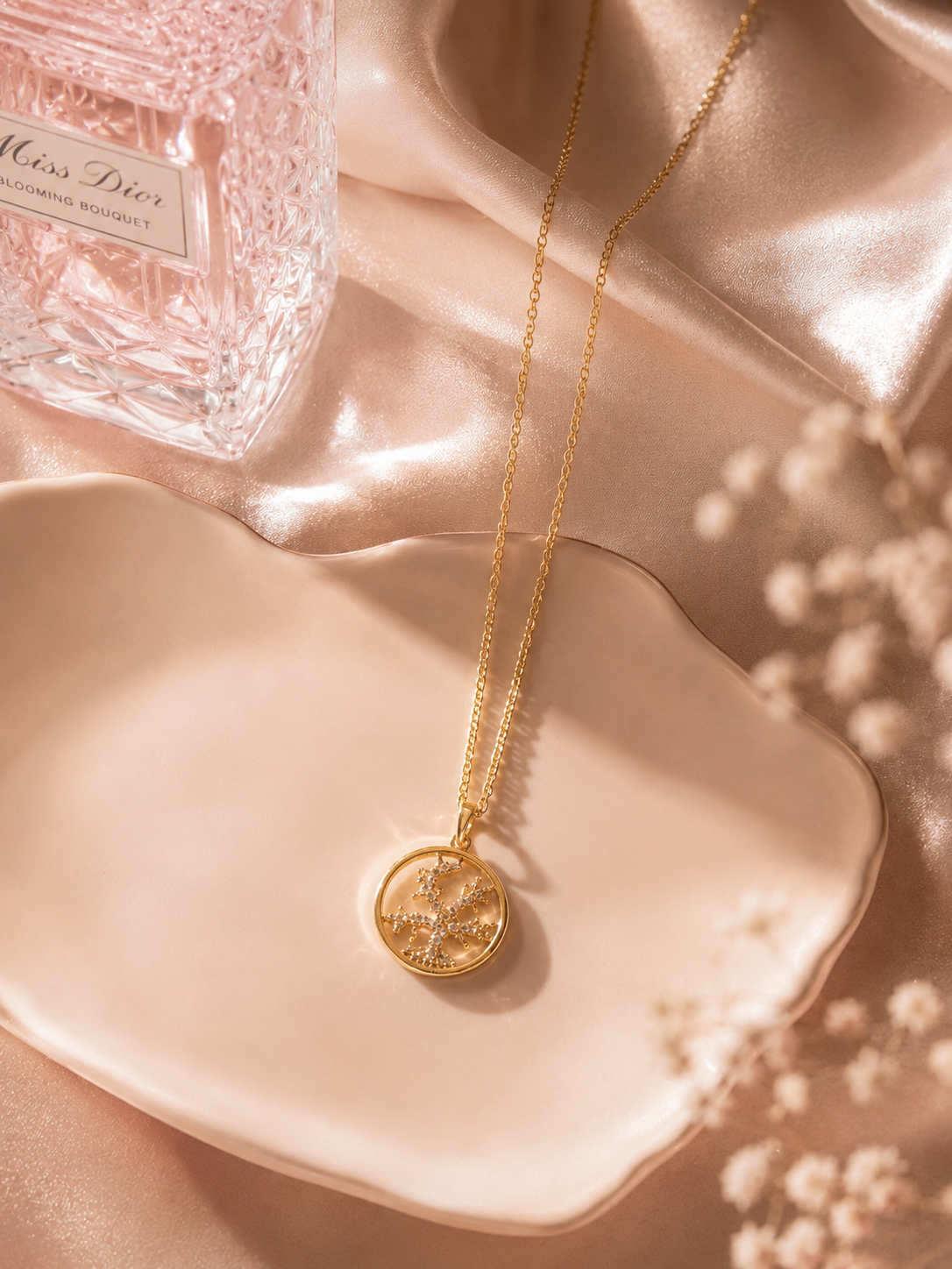 Frosted Snowflake Pendant Necklace