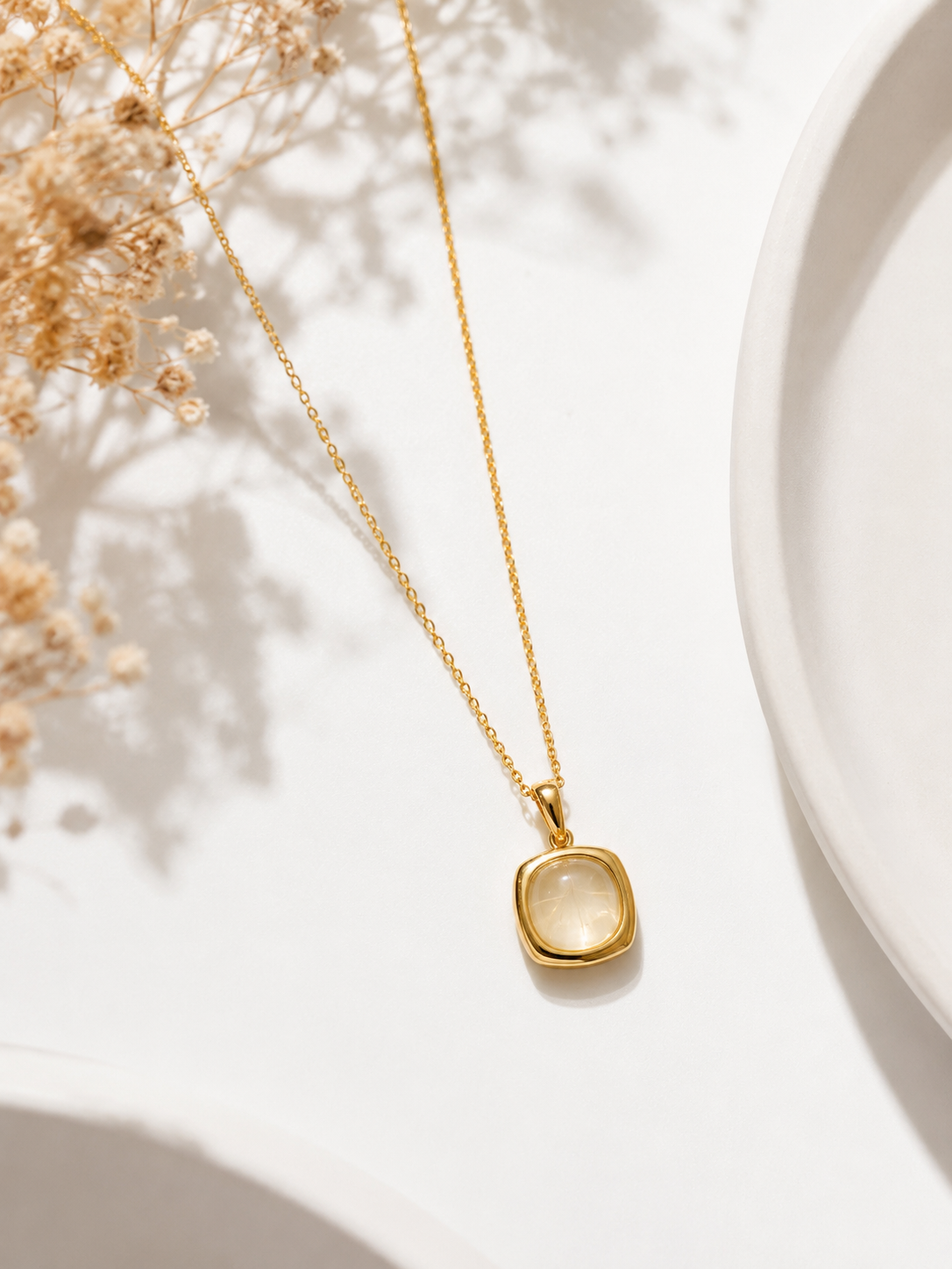 Ivory Aura Pendant Chain